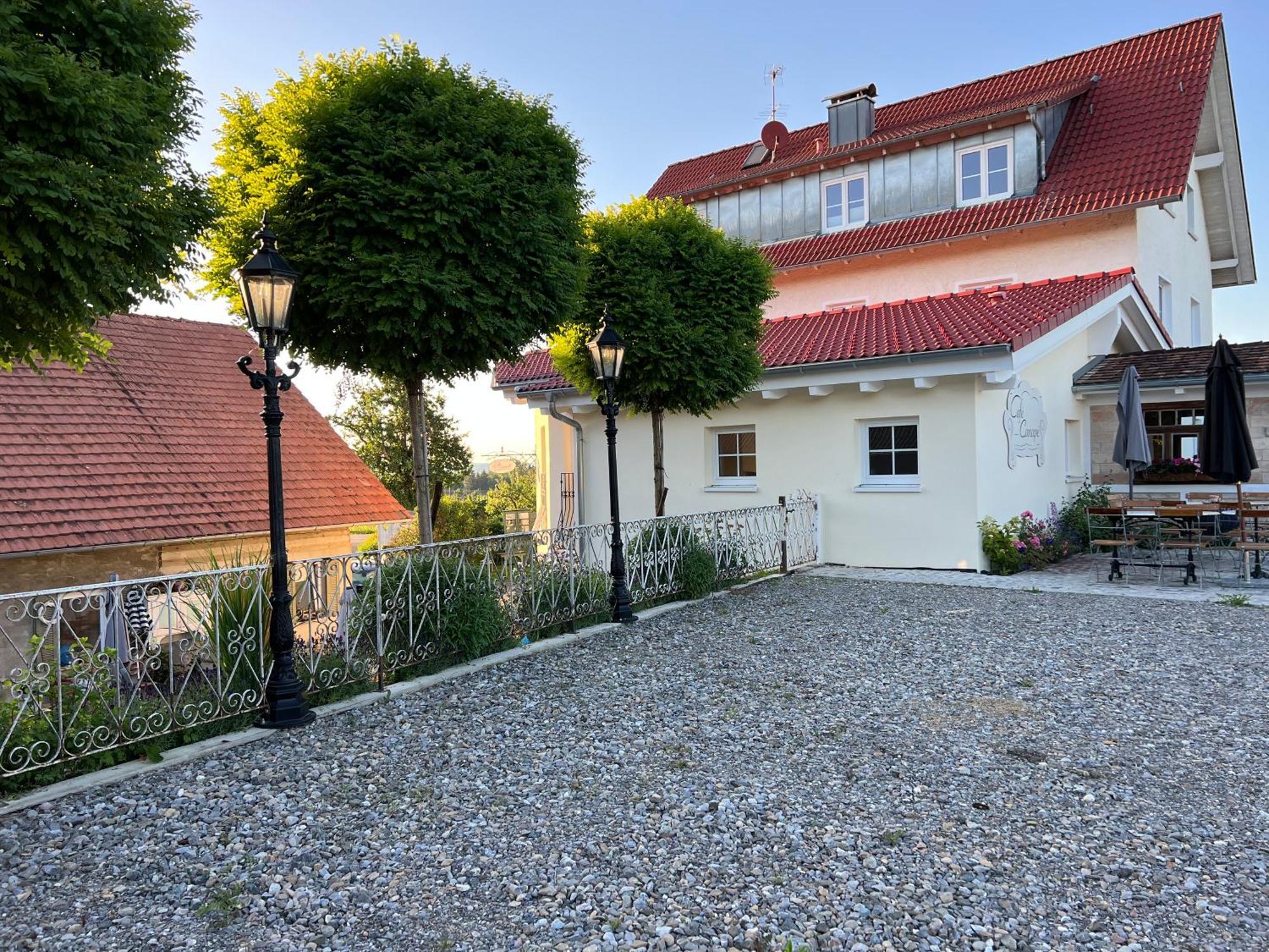Cafe Canape, Wohlfuehlen Im Schoenen Hof Zwischen Ravensburg & Bodensee Bagian luar foto